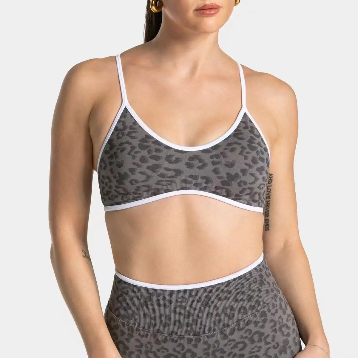 Sports Bra Strappy Backless Yoga Gym Bra Scrunch Push-up Removable Cups Women Workout Clothing Gym Top Halter Sport Bras